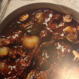 Rich beef in red wine-image