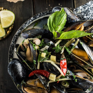Ridiculously Delicious Thai Coconut Mussels