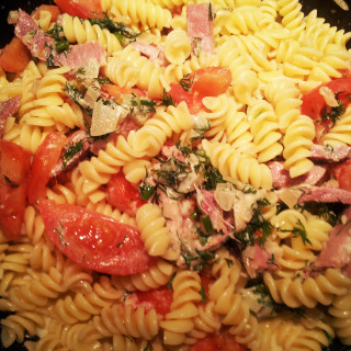 Rigatoni Pasta with Ham and Tomatoes