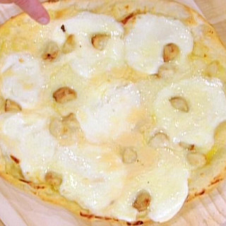 Roasted Garlic White Pizza with Garlic Sauce