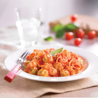 Saccottini stuffed with pesto and served with primavera sauce