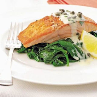 Salmon and spinach with tartare cream