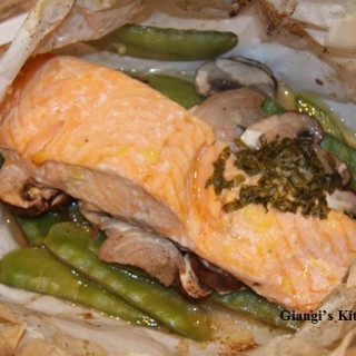 Salmon with Vegetables in Parchment