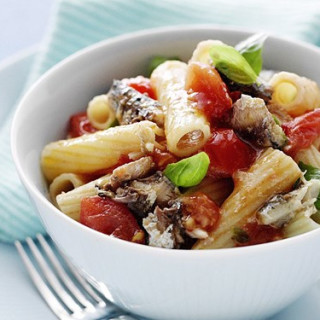 Sardine and fresh tomato pasta