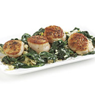 Seared Scallops with Creamy Spinach and Leeks