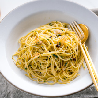 Shiso Garlic Pasta 青じそペペロンチーノ &bull; Just One Cookbook