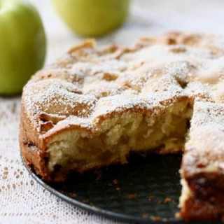 Simple apple pie with apples in the oven