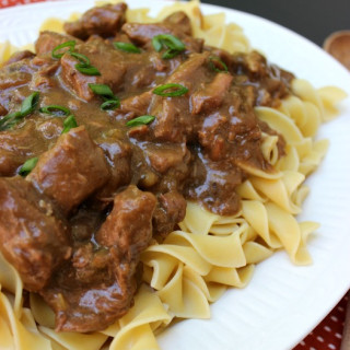 Slow Cooker Beef and Noodles