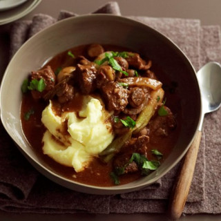 Slow-cooker beef, mushroom and red wine stew-image