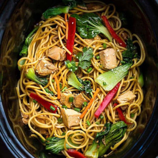 Slow Cooker Chicken Lo Mein Noodles - Meal Prep Lunch Bowls