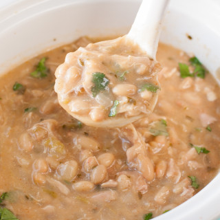 Slow Cooker Clean Eating White Chicken Chili Recipe