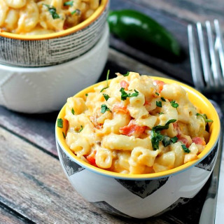Slow Cooker Mexican Macaroni and Cheese