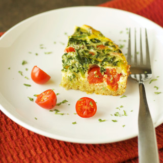 Slow Cooker Quinoa Breakfast Casserole with Tomato and Spinach