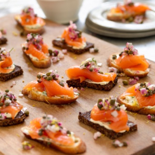 Smoked salmon tartines with red onion-caper relish