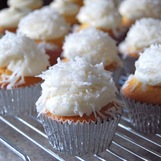 Snowflake Cupcakes with White Frosting