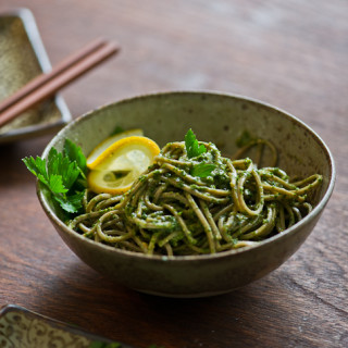 Soba noodles with pesto chicken and mushrooms