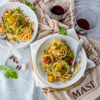 Spaghetti aglio, olio e peperoncino con i pomodorini confit