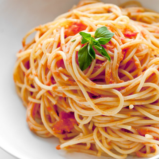 Spaghetti and bottled pasta sauce