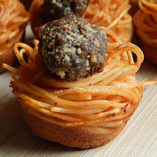 Spaghetti and meatball biscuit pies