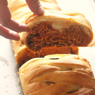 Spaghetti Stuffed Garlic Bread