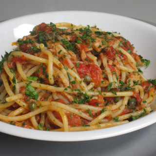 Spaghetti with chicken marinara sauce