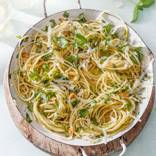 Spaghetti with Garlic and Herbs | Recipes & Meals