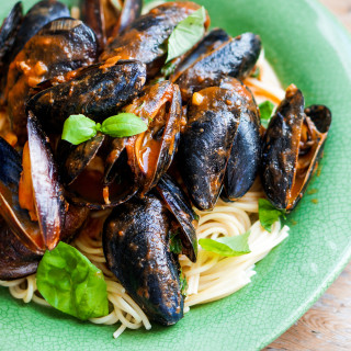 Spaghetti with Mussels and Spinach