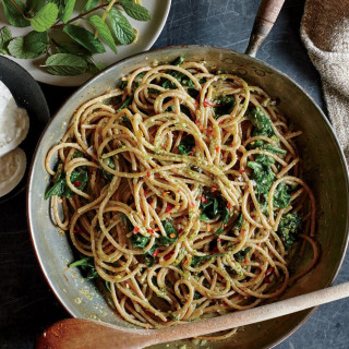 Spaghetti with Pistachio-Mint Pesto and Spinach