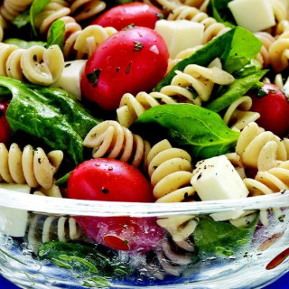 Spinach, Tomato, Mozzarella Pasta Salad
