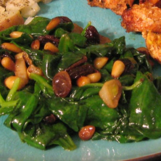 Spinach With Raisins and Pine Nuts (Espinacs a La Catalana)