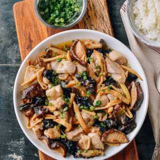 Steamed Chicken with Mushrooms &amp; Dried Lily Flowers