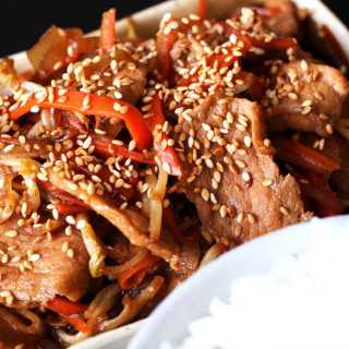 Stir-fried Pork with Onions and Beans Sprouts