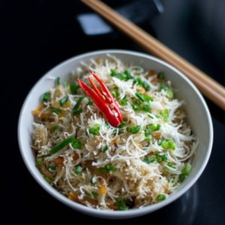 Stir Fried Rice Vermicelli Noodles with Garlic, Ginger and Scallions