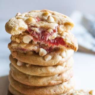 Strawberry Cheesecake Stuffed Cookies