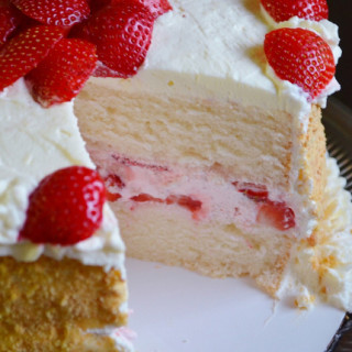 Strawberry mascarpone layer cake