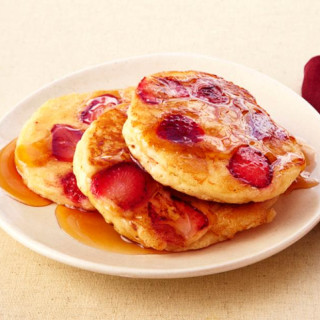 Strawberry Pancakes With Mamma Callie&#039;s Syrup