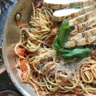 Sundried Tomato–Chicken Spaghetti