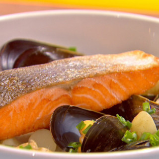 Sweet and sour salmon with mussels and clams