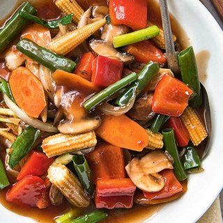 Sweet and sour vegetable stir-fry