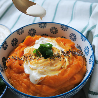 Sweet potato purée with roasted garlic and cashew cream