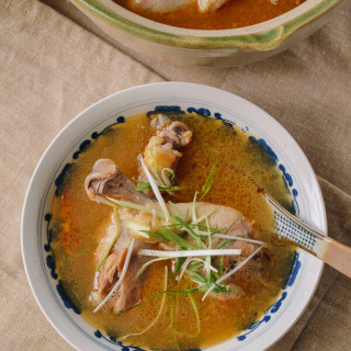 Taiwanese Sesame Oil Chicken Soup (台湾麻油鸡汤)