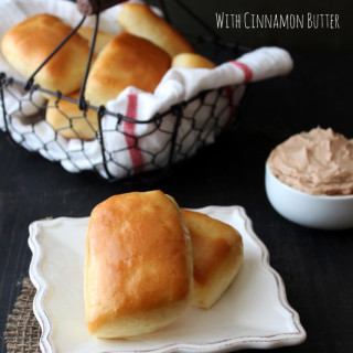Texas Roadhouse Bread Rolls with Cinnamon Butter