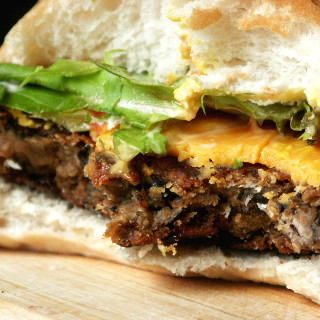 The Best Veggie Burger (it&#039;s vegan too)