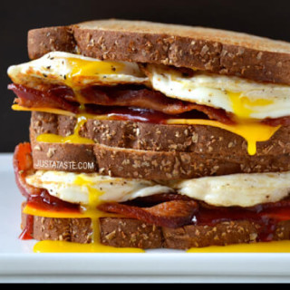 THE ULTIMATE EGG SANDWICH