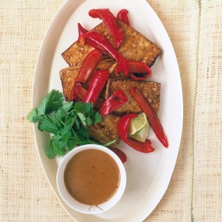 Tofu and Peppers with Spicy Peanut Sauce