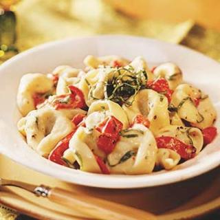 tortellini alfredo with roasted peppers