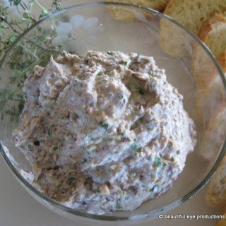 TUNA TAPENADE ... so good you can't stop eating it