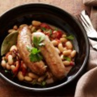 Turkey Sausages with Spicy Beans: Sausages with Fagioli All&#039;uccelletta
