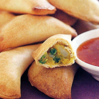 Vegetable curry puffs with bean salad