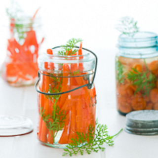 Vietnamese-Style Carrot and Daikon Pickles